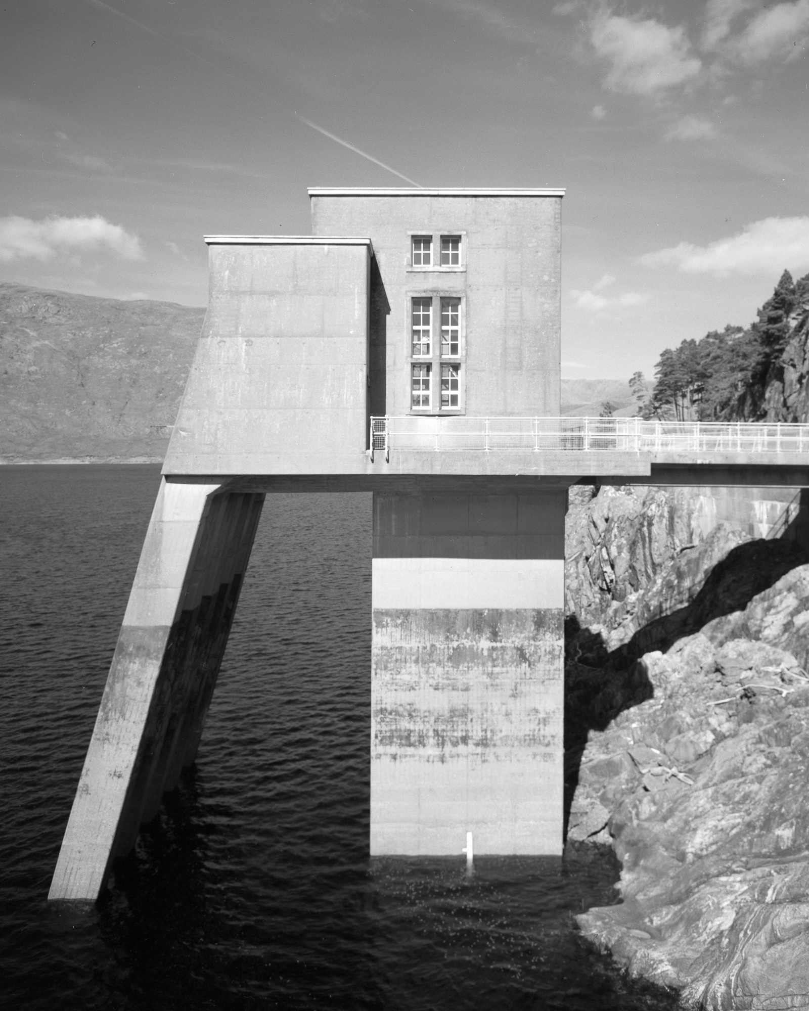 Contrail, Loch Monar, May 2025